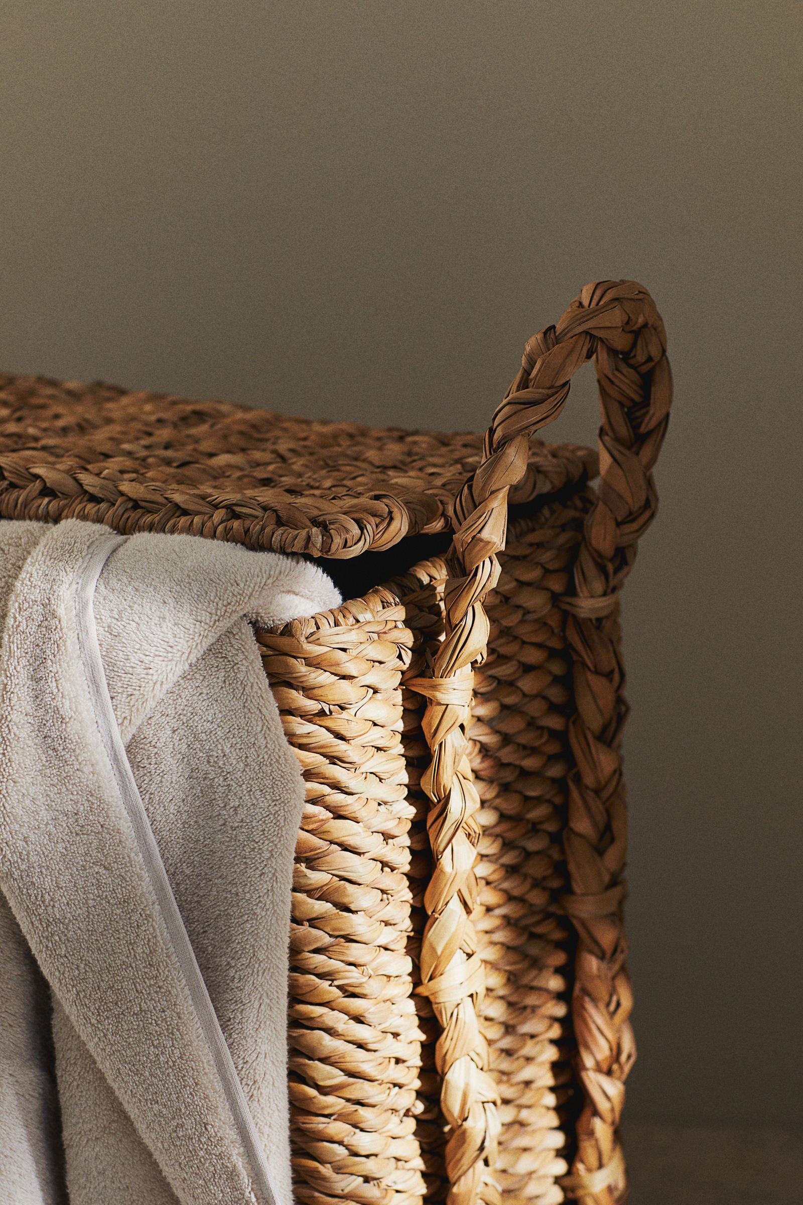 Cesto para roupa suja em alga marinha